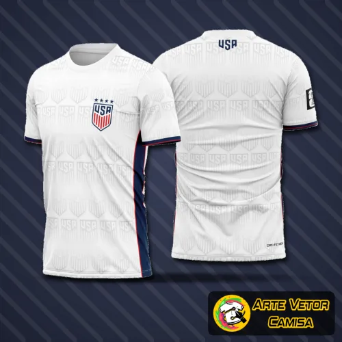 Camisa com logo no peito e estampa grande nas costas, apresentando design moderno e inspirador com detalhes que remetem ao espírito esportivo e patriotismo dos EUA para o ano de 2026.