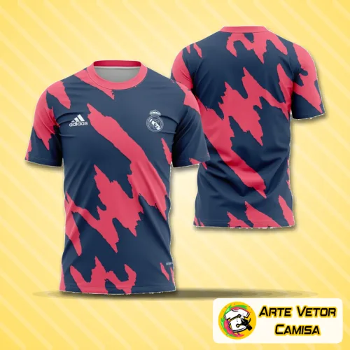 Camisa oficial de aquecimento do Real Madrid com logo no peito e estampa grande nas costas, destaque para o design moderno e as cores tradicionais do time, perfeita para quem é fã do clube.