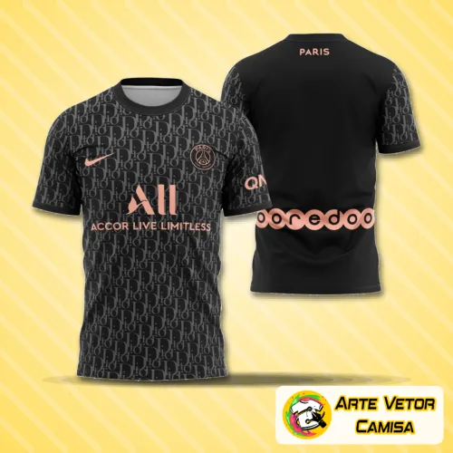 Camisa com logo no peito em destaque e estampa grande nas costas, mostrando design estiloso que une elementos modernos e luxo para um visual marcante e sofisticado.