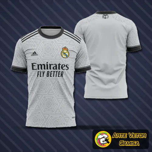 Camisa com logo no peito e uma estampa grande nas costas, com design inspirado no conceito do Real Madrid 2021, exibindo detalhes modernos e elegante combinação de cores.