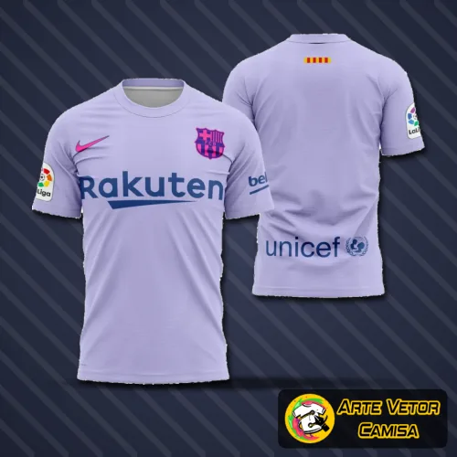 Camisa com logo no peito e estampa grande nas costas inspirada na visita a Barcelona temporada 2021-2022, destacando detalhes vibrantes e design moderno com cores típicas da cidade.