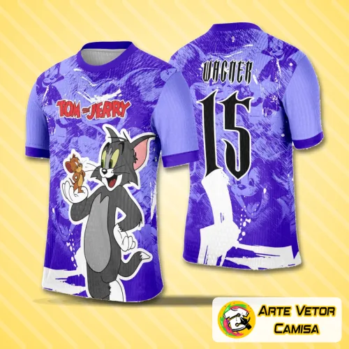 Camisa estilizada com logo no peito e estampa grande nas costas apresentando Tom e Jerry em cena divertida e colorida, ideal para looks descontraídos e festivos em eventos escolares.