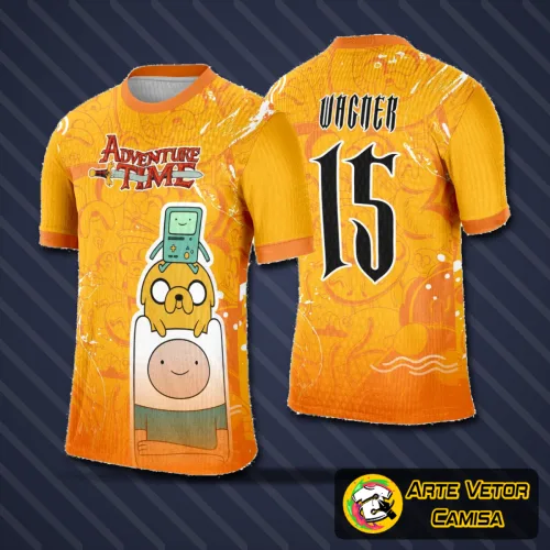 Foto da camisa com logo no peito e estampa grande nas costas, trazendo o universo vibrante e divertido de Hora da Aventura, combinando cores e detalhes para um visual único e marcante.