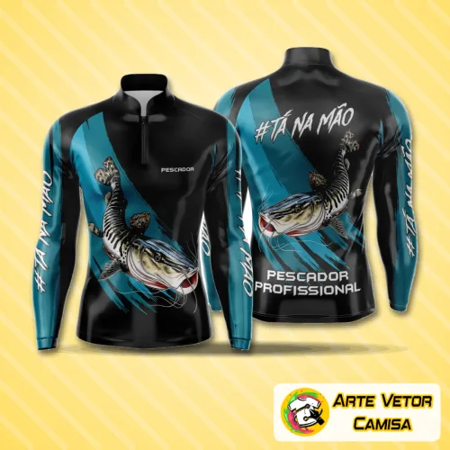 Camisa de pesca esportiva exibindo um logo no peito e uma estampa grande nas costas, com design moderno e cores vibrantes, ideal para fãs do estilo outdoor