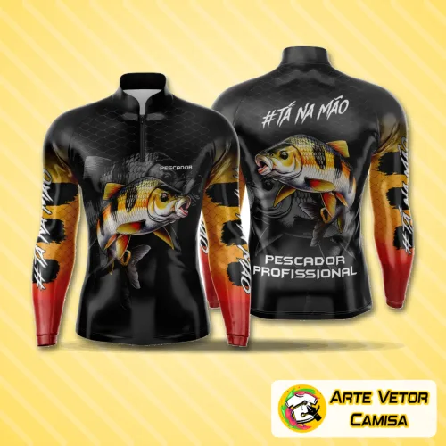 Camisa com logo no peito e estampa grande nas costas, ideal para pescadores que buscam conforto e estilo durante a pesca esportiva, com design moderno e marcante.