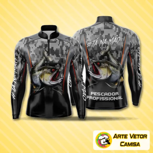 Camisa de pesca esportiva com logo no peito e uma estampa grande nas costas que destaca elementos do universo da pesca, perfeita para amantes do esporte com estilo marcante e visual único.