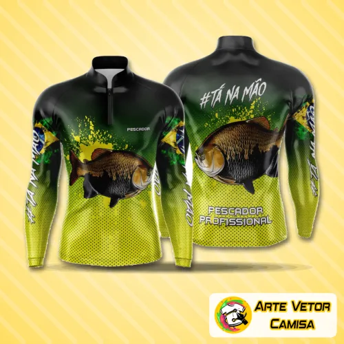 Camiseta com logo no peito e estampa grande nas costas, ideal para pesca esportiva. Visual moderno e design atrativo, perfeita para destacar seu estilo durante atividades ao ar livre.