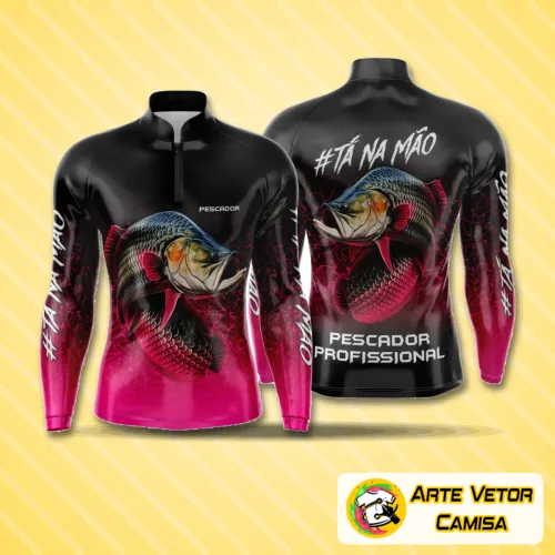 Camisa com logo no peito e estampa grande nas costas, exibindo design moderno e esportivo para fãs de pesca, combinando conforto e estilo únicos.