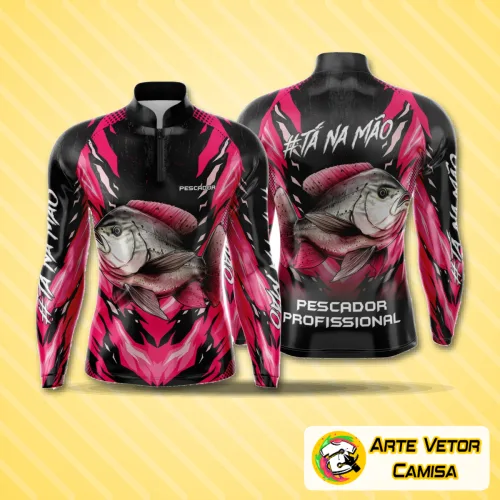 Camisa com logo no peito e estampa grande nas costas, ideal para fãs de pesca esportiva que buscam conforto e estilo na sua vestimenta ao ar livre.