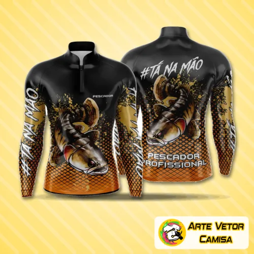 Camiseta de pesca esportiva com logo no peito e estampa grande nas costas, ideal para amantes da pesca que querem estilo e conforto na mesma peça.