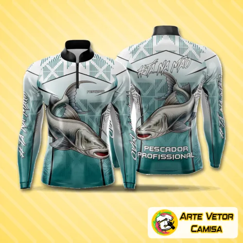 Camiseta com logo no peito e estampa grande nas costas, ideal para quem busca conforto e estilo em roupas de pesca esportiva. O design destaca elementos que remetem à pesca.