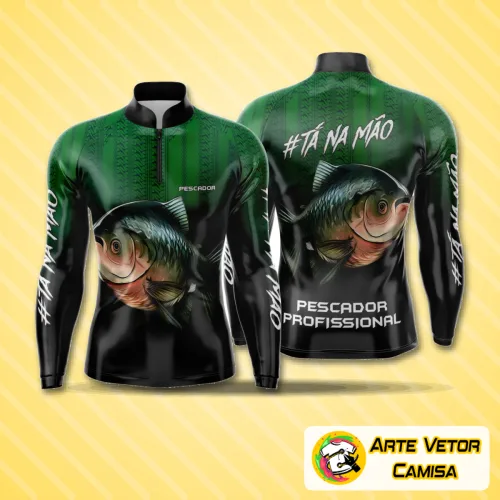 Camiseta com logo no peito e estampa grande nas costas exibindo tema de pesca esportiva, com cores vibrantes e design moderno perfeito para amantes da pesca.