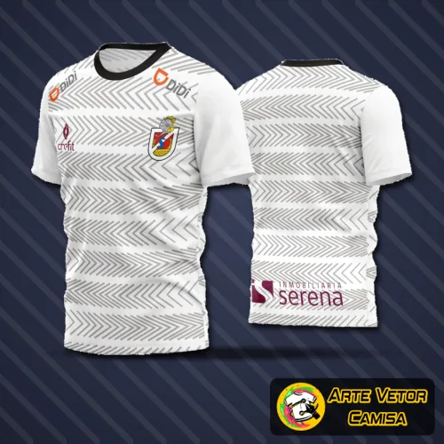 Camisa de futebol amador com logo no peito e estampa grande nas costas, design moderno e cores vibrantes, ideal para equipes que buscam estilo e identidade em campo.