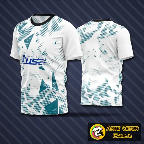 Camisa de time de futebol amador com logo no peito e estampa grande nas costas, apresentando combinação moderna de cores e design esportivo marcante, perfeita para uso em jogos e eventos esportivos.