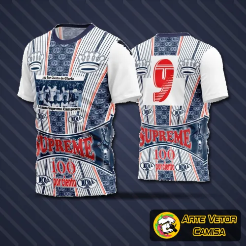 Camisa de futebol amador com logo no peito destacado e estampa grande nas costas, apresentando design moderno e cores vibrantes que remetem ao espírito do time 2024.