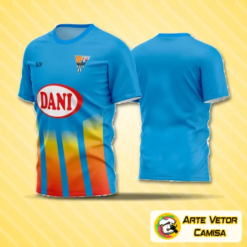 Camisa de futebol amador com logo no peito bem destacado e estampa grande nas costas, harmonizando design moderno e cores vibrantes para jogos e treinos de times locais.
