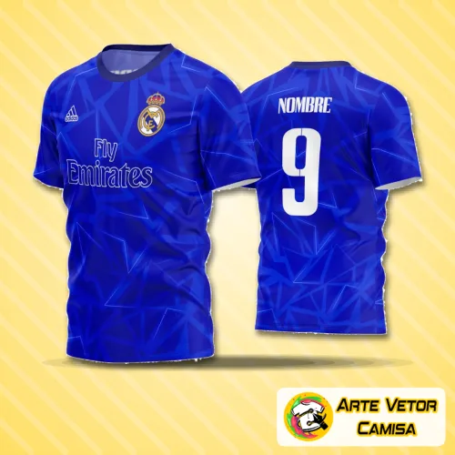 Camisa de futebol finalizada com logo no peito e estampa grande nas costas, com design clássico e cores vibrantes que destacam o espírito do time amador.