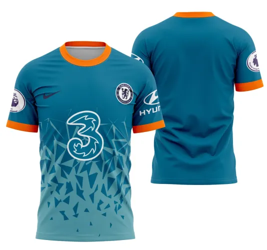 Camisa com logo no peito e estampa grande nas costas inspirada no Chelsea 2022, trazendo design moderno e estilo único para quem aprecia futebol e moda apaixonadamente.