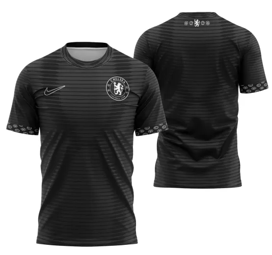 Camisa com logo no peito em destaque e estampa grande nas costas exibindo design moderno e marcante, acabamento impecável e cores vibrantes que representam o Chelsea 2023 de forma única e estilosa.