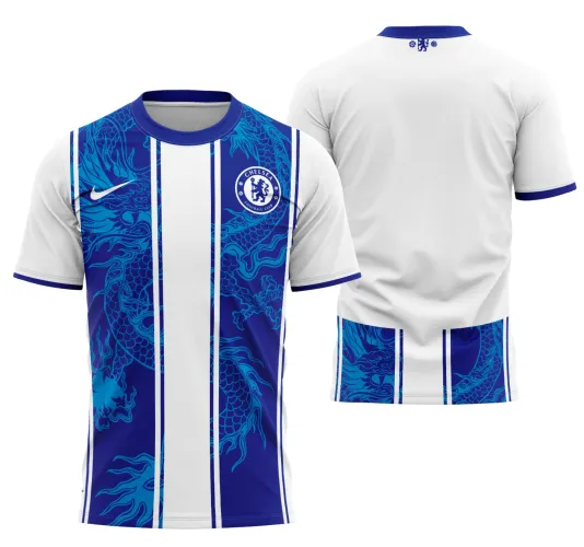 Camisa com logo no peito e estampa grande nas costas, inspirada no estilo moderno do Chelsea 2026, em tons de azul com detalhes sofisticados que ressaltam o design esportivo e a identidade do time.