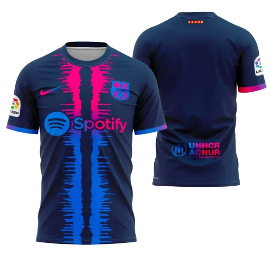 Foto da camisa com logo no peito e estampa grande nas costas exibindo um design moderno inspirado em Barcelona 2023, com cores vibrantes e traços detalhados que chamam atenção e expressam estilo único.