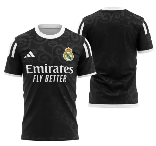 Camisa do Real Madrid com logo no peito e estampa grande nas costas, tema Halloween com design moderno e cores sombrias que destacam o espírito festivo e a energia do time.