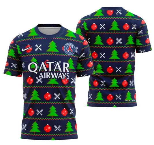 Camisa temática do PSG com logo no peito e estampa grande nas costas, exibindo um design natalino único e moderno, perfeita para os fãs durante as festas de fim de ano.