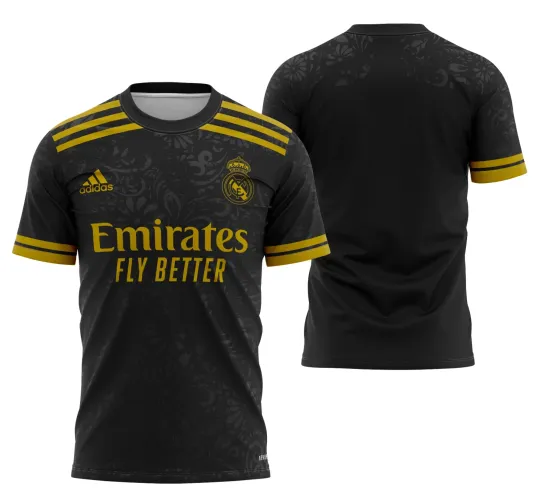 Camisa do Real Madrid com logo no peito e estampa grande nas costas, destacando design moderno e elegante, perfeita para fãs que apreciam visual marcante e estiloso inspirado no time campeão.