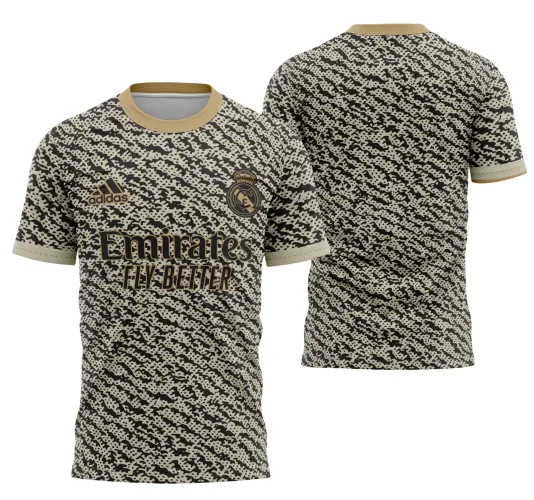 Imagem da camisa com logo no peito e estampa grande nas costas, exibindo design moderno inspirado no Real Madrid, com detalhes exclusivos e cores vibrantes que destacam a essência do clube espanhol.