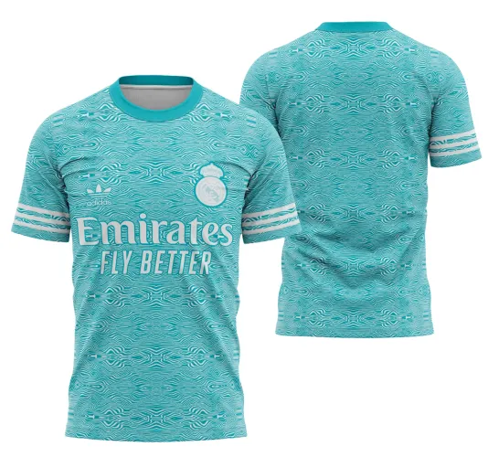 Camisa do Real Madrid com logo no peito e estampa grande nas costas, exibindo um design elegante e moderno, perfeita para os fãs que valorizam detalhes autênticos e estilo marcante.