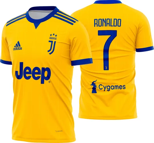 Camisa da Juventus com logo no peito destacando seu design elegante, ostentando uma estampa grande nas costas com detalhes finos e estilo moderno, perfeita para quem aprecia o futebol com autenticidade e originalidade.