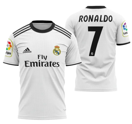 Camisa do Real Madrid com logo no peito e estampa grande nas costas, destacando detalhes em branco e azul nas mangas, representando a temporada 2018-2019 com design elegante e esportivo.