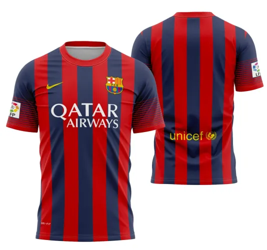 Camisa do Barcelona 2013-2014 com logo no peito e estampa grande nas costas, apresentando as cores vibrantes tradicionais do time e detalhes marcantes que destacam seu design clássico.