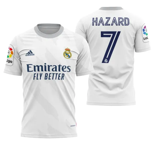 Camisa oficial do Real Madrid 2020-2021 com logo no peito e estampa grande nas costas, destacando o design icônico e as cores clássicas do time em uma composição visual moderna e impactante.