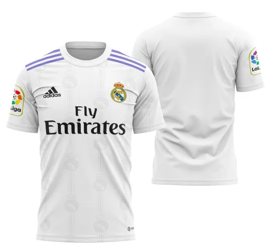 Foto da camisa oficial do Real Madrid 22/23 com logo no peito e estampa grande nas costas, exibindo detalhes clássicos e design elegante que valorizam as cores tradicionais do clube.