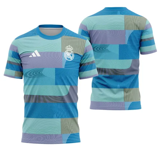 Camisa com logo no peito em destaque e estampa grande nas costas mostrando design único do Real Madrid para temporada 2025-2026 com cores vibrantes e detalhes modernos.