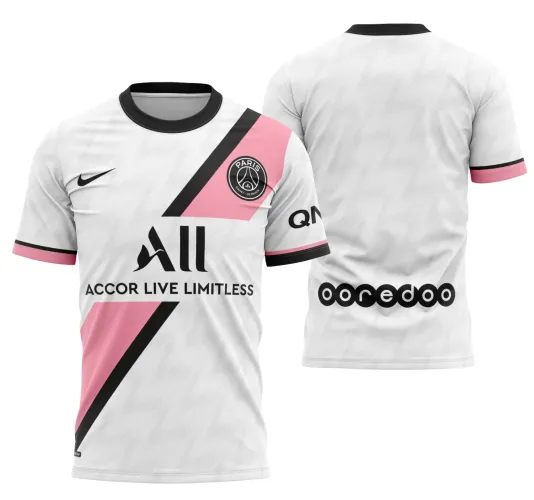 Foto da camisa com logo no peito e estampa grande nas costas, exibindo design moderno e elegante inspirado na visita do PSG em 2022, perfeita para fãs e colecionadores.