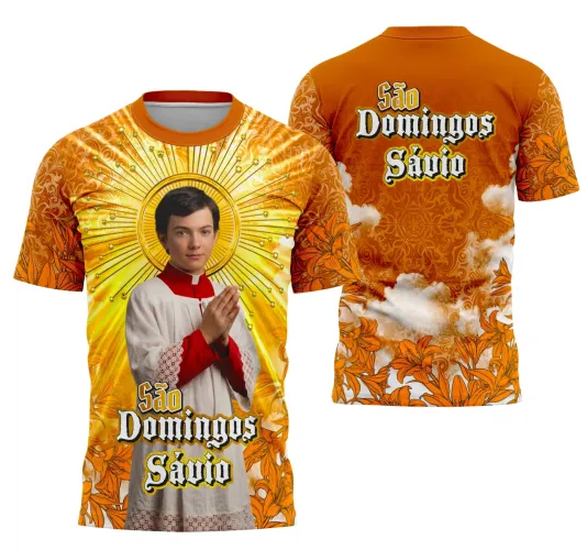 Camisa com logo no peito e estampa grande nas costas destacando São Domingos Sávio em design religioso moderno, combinando símbolos de fé e estilo para quem valoriza a espiritualidade no vestuário.