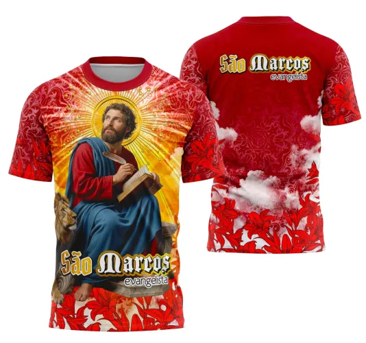 Foto da camisa com logo no peito e estampa grande nas costas representando São Marcos Evangelista com detalhes religiosos modernos e design atraente para admiradores da fé